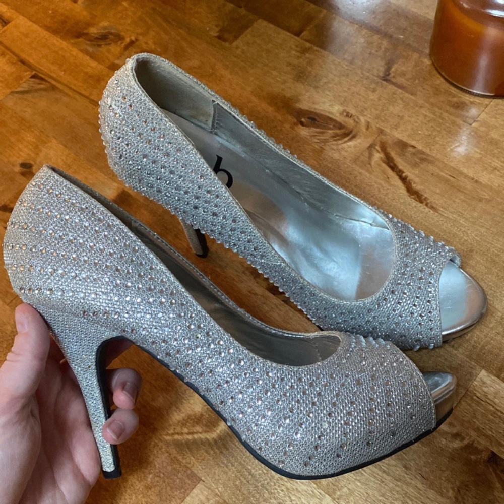 DEB Silver Rhinestone Diamond Bling Heels 8.5